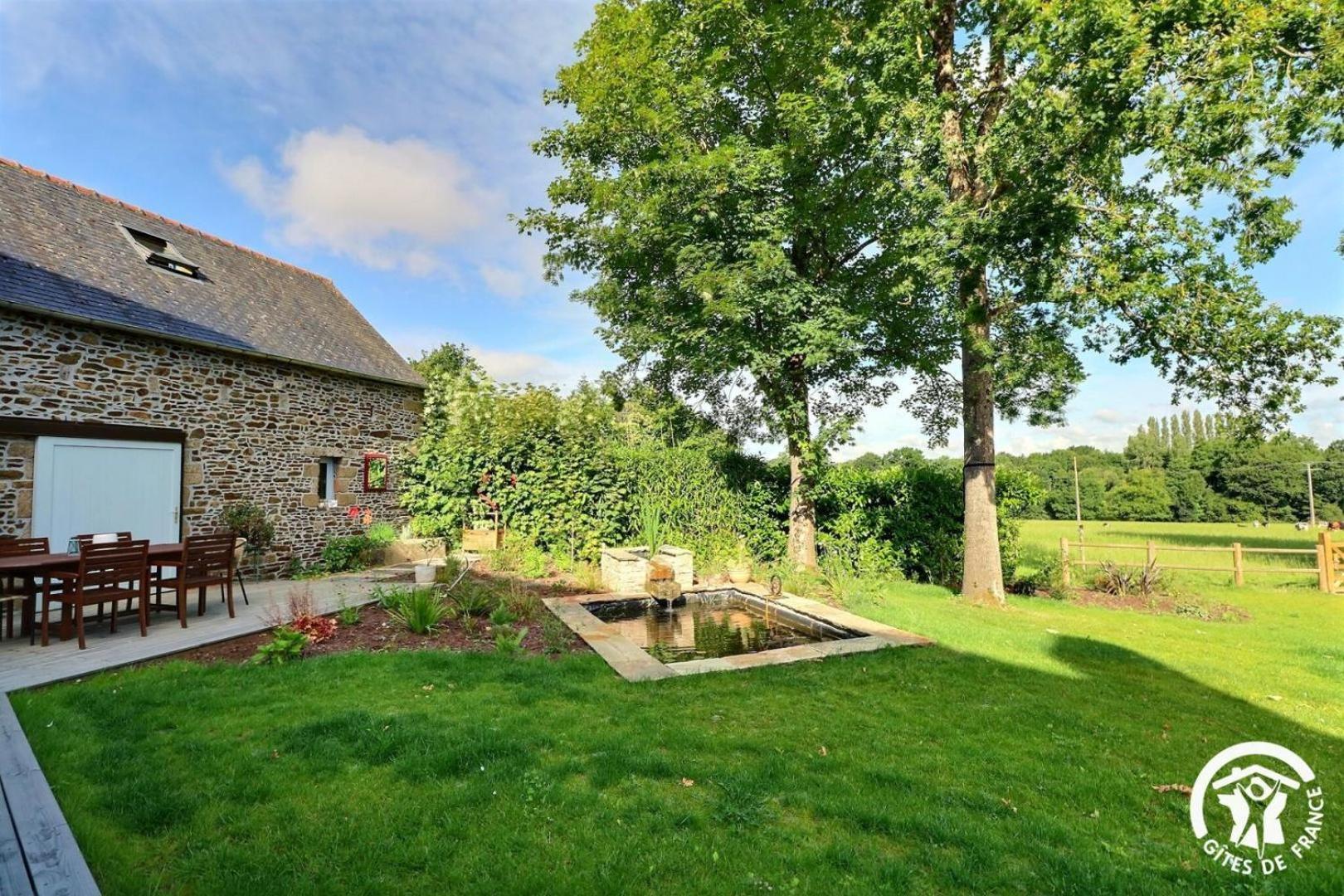 Bazouges-la-Pérouse Le Jardin De Quercus Bed & Breakfast エクステリア 写真