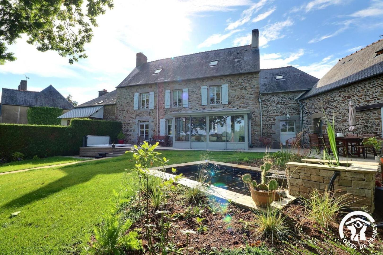 Bazouges-la-Pérouse Le Jardin De Quercus Bed & Breakfast エクステリア 写真