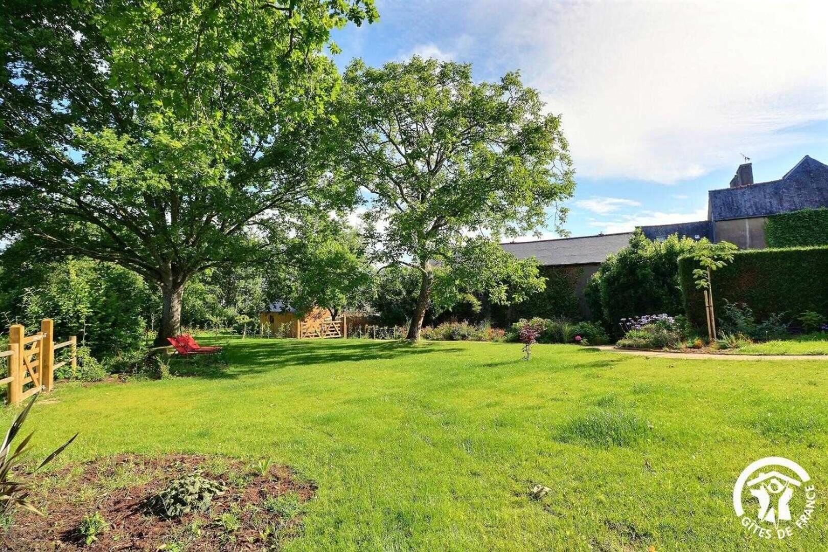 Bazouges-la-Pérouse Le Jardin De Quercus Bed & Breakfast エクステリア 写真